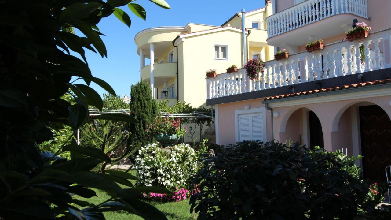 Apartments Ravlic Ana Малинска Екстериор снимка