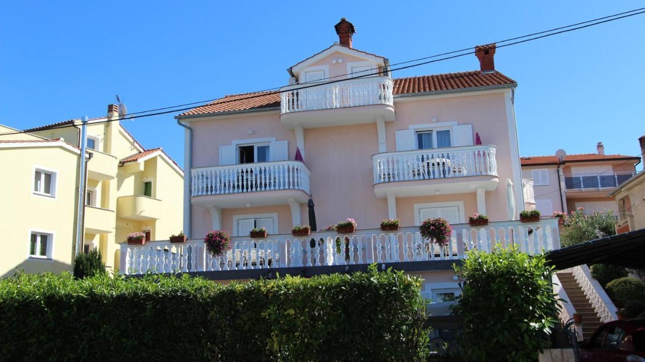 Apartments Ravlic Ana Малинска Екстериор снимка
